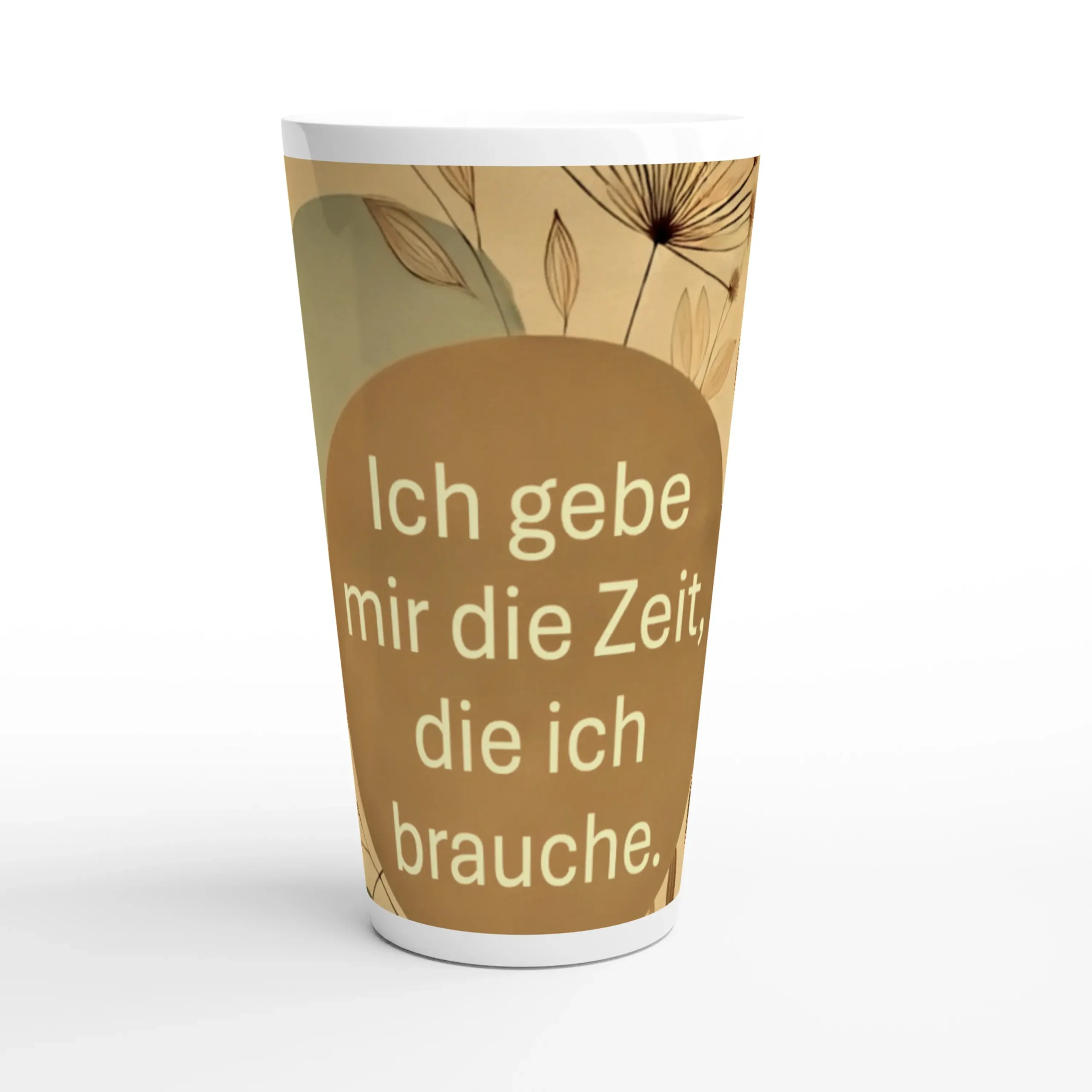 Becher mit floralem Muster und dem Text 'Ich gebe mir die Zeit, die ich brauche.' in großer, heller Schrift.